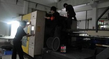 注塑機(jī)維護(hù).jpg 注塑機(jī)維護(hù)
